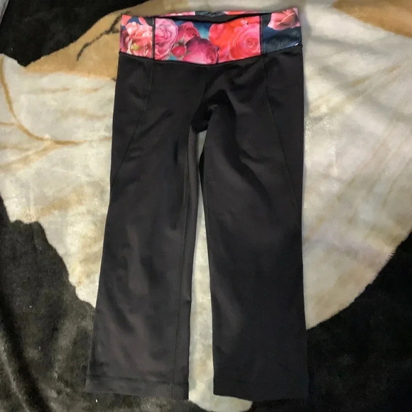 Lululemon gather and crow crop - Picture 4 of 8